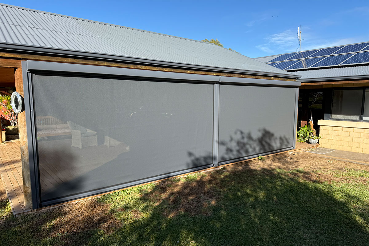 Electric Outdoor Blind Features